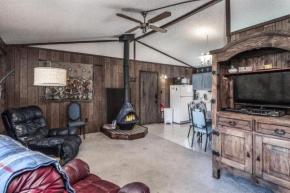 McCarthy House, 3 Bedroom, Deck, Views, Sleeps 6, WiFi